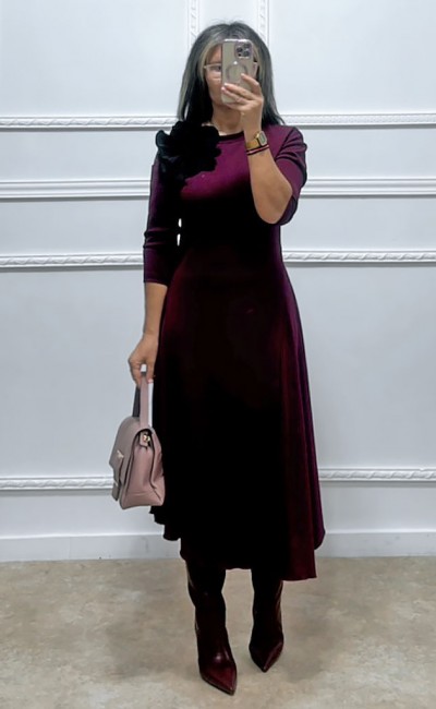 Ασύμμετρο φόρεμα με λουλούδι