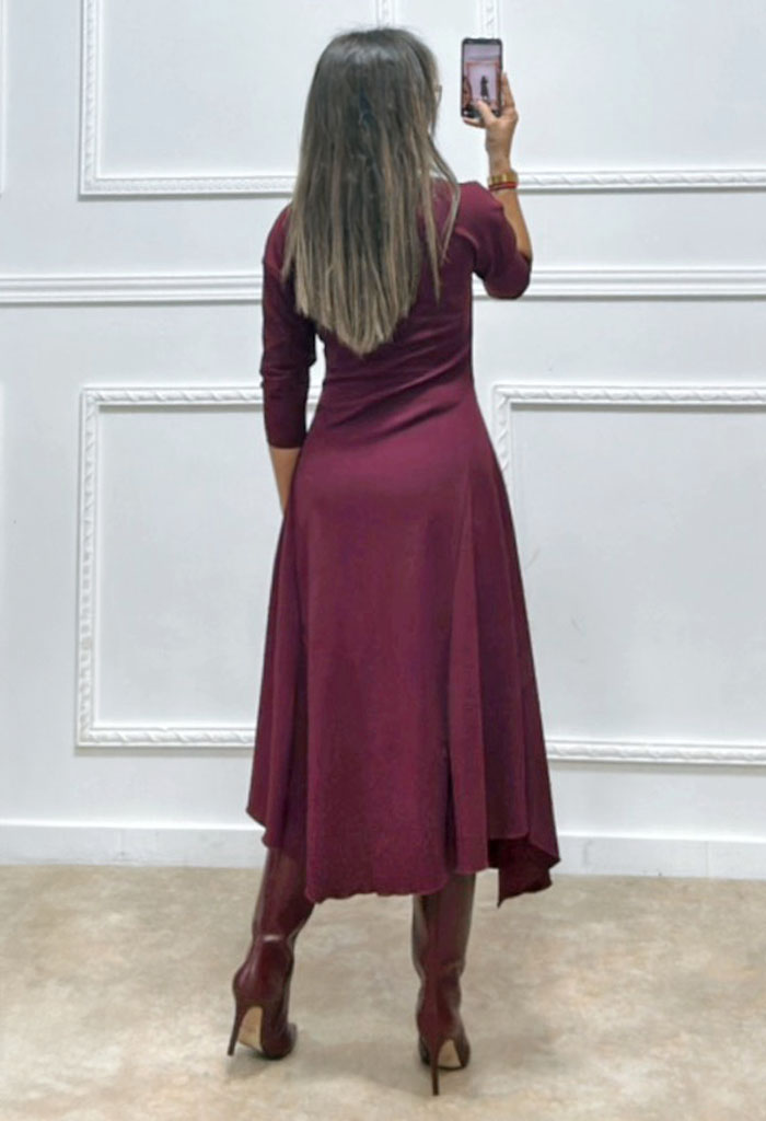 Ασύμμετρο φόρεμα με λουλούδι