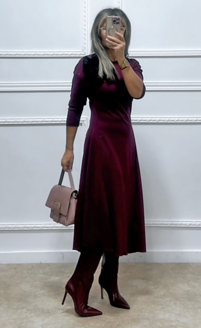 Ασύμμετρο φόρεμα με λουλούδι