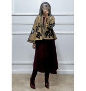 Ασύμμετρο φόρεμα με λουλούδι