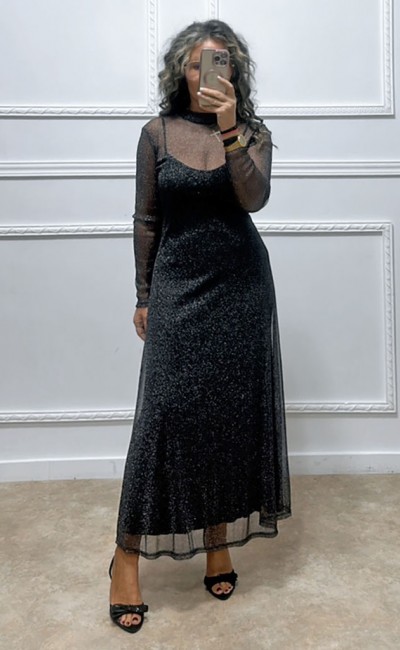 Μακρύ φόρεμα με διαφάνεια