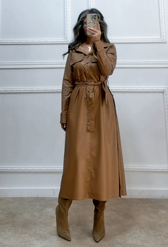 Midi δερμάτινη φόρεμα με κουμπιά