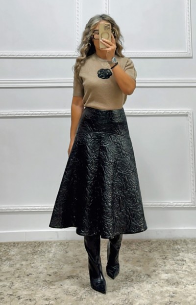 Μπλουζάκι με λεπτομέρεια μπροστά