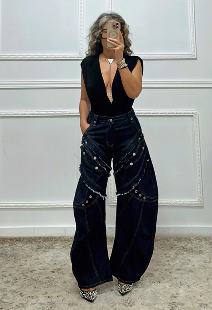 Κορμάκι με βαθύ V και κόσμημα