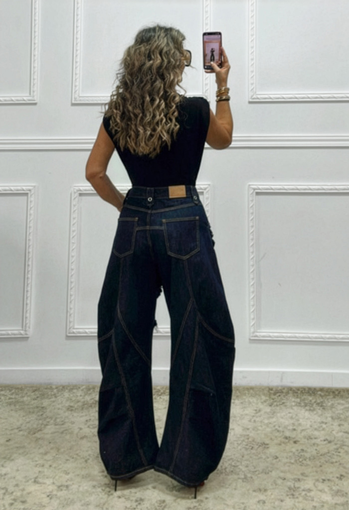 Κορμάκι με βαθύ V και κόσμημα