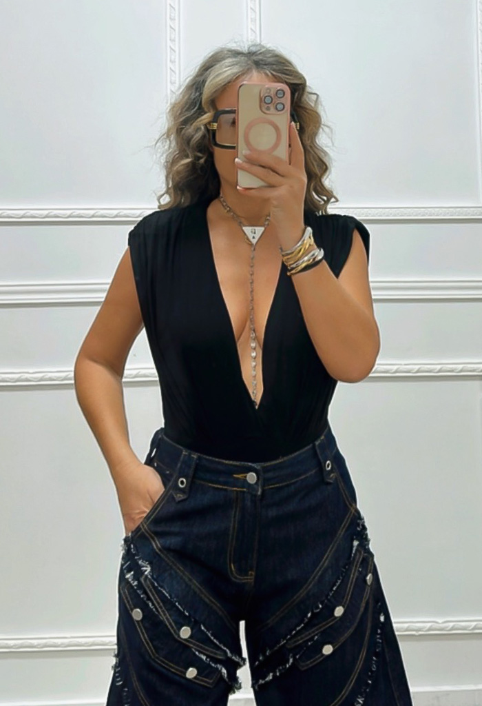 Κορμάκι με βαθύ V και κόσμημα