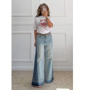 Τζιν παντελόνι με λεπτομέρεια