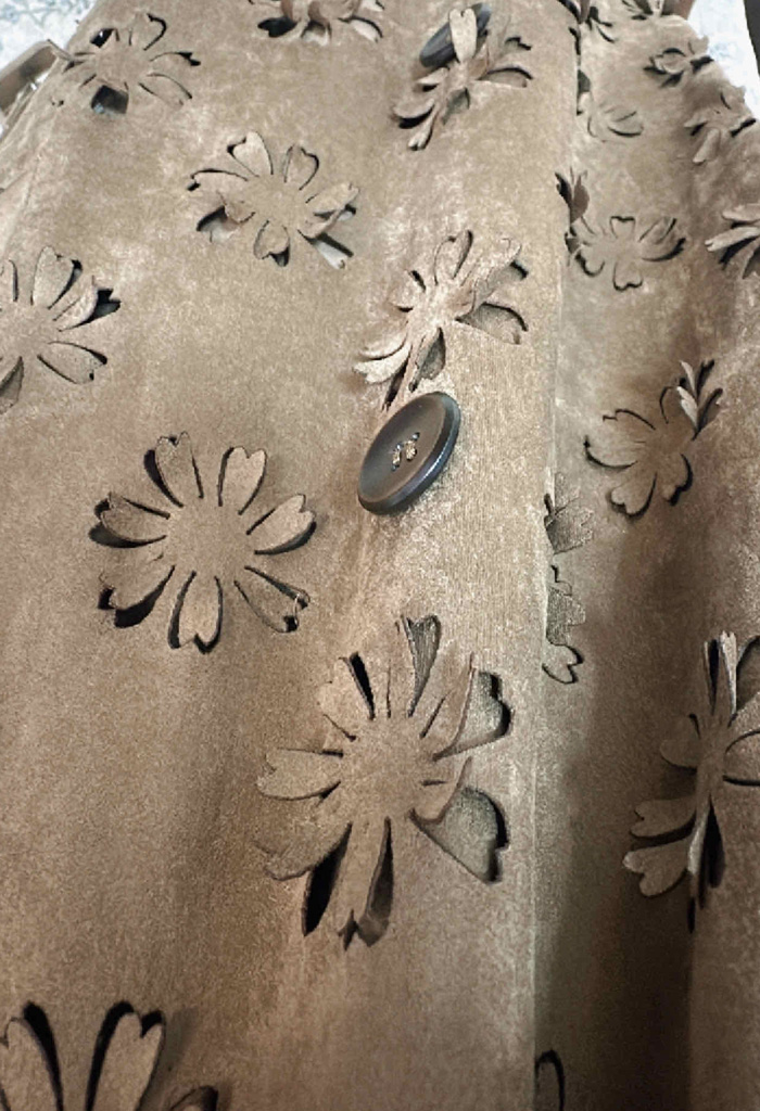 Πανωφόρι σουέτ με διάτρητο σχέδιο