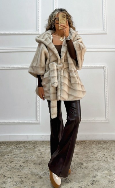 Γούνα εκρού