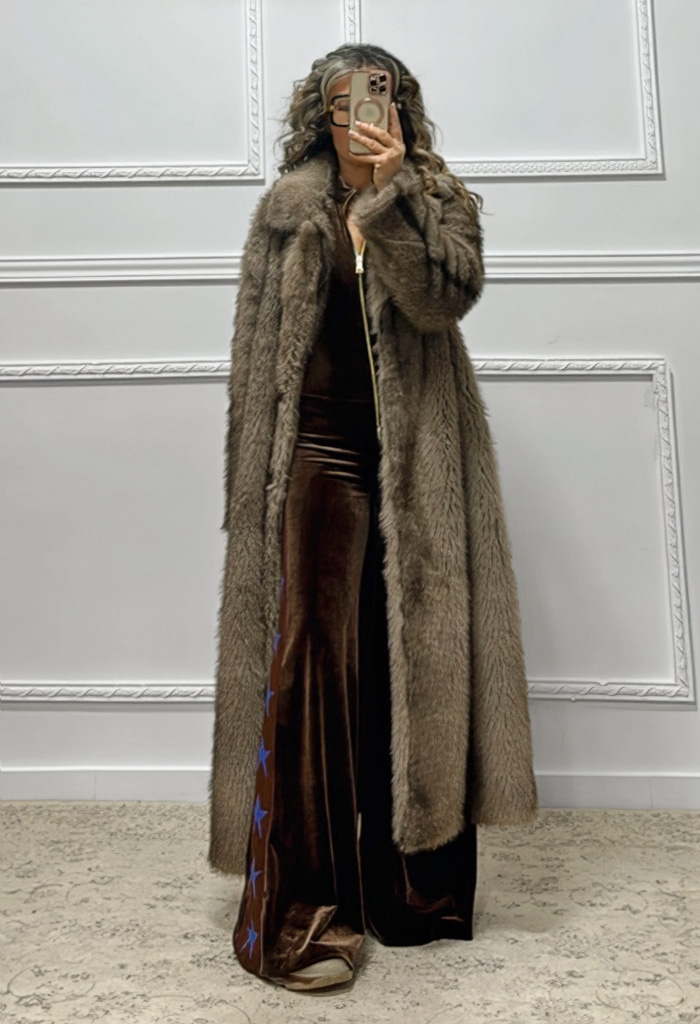 Μακριά oversized γούνα Μακριά oversized γούνα