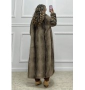 Μακριά oversized γούνα Μακριά oversized γούνα