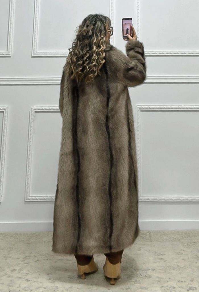 Μακριά oversized γούνα Μακριά oversized γούνα