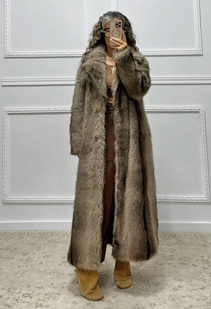 Μακριά oversized γούνα Μακριά oversized γούνα