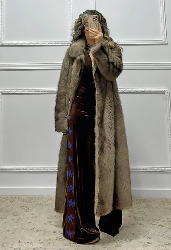 Μακριά oversized γούνα Μακριά oversized γούνα