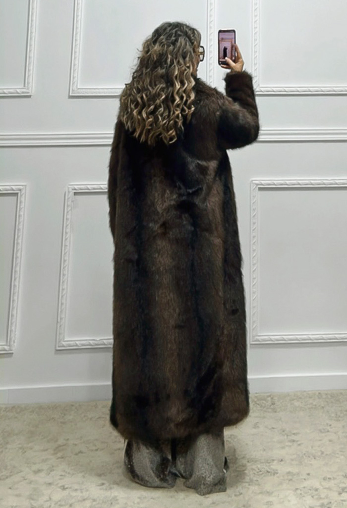 Μακριά oversized γούνα Μακριά oversized γούνα