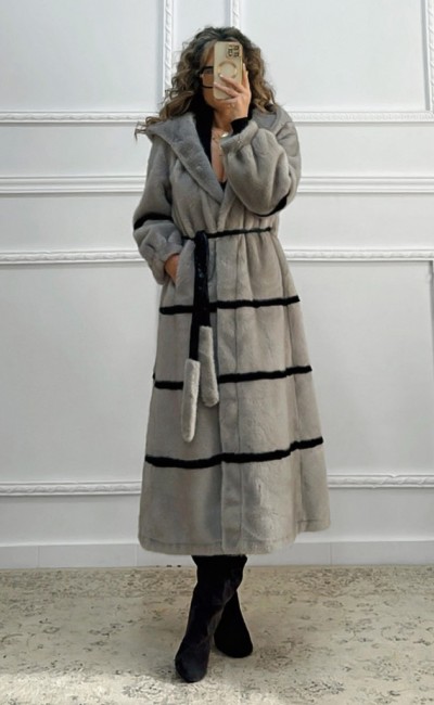 Μακριά γούνα με ρίγες γκρι