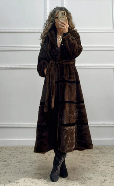 Μακριά γούνα με ρίγες καφέ