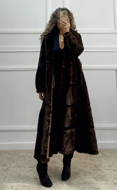 Μακριά γούνα με ρίγες καφέ