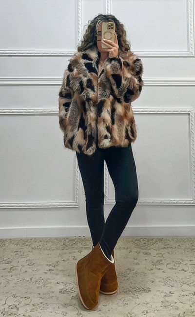 Γούνα με εντυπωσιακό γιακά μπεζ