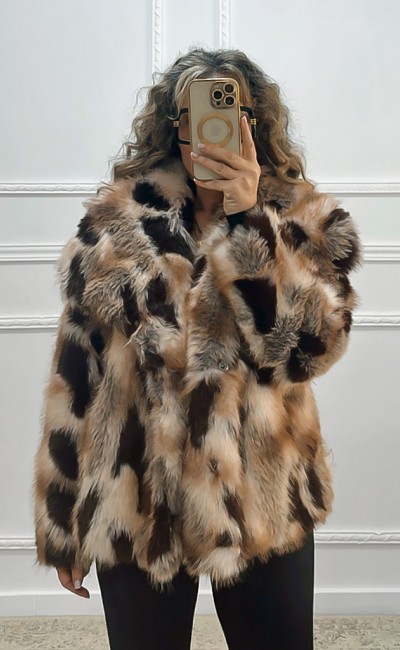 Γούνα με εντυπωσιακό γιακά μπεζ