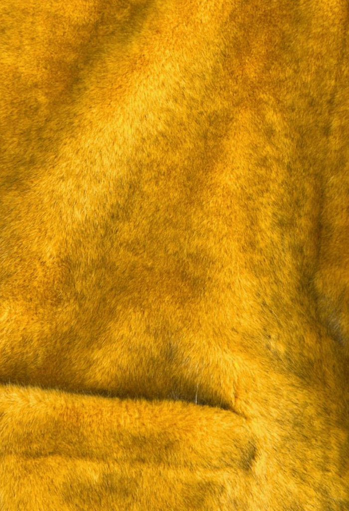 Γούνα με ιδιαίτερο μανίκι