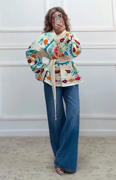 Κιμονό με πολύχρωμα σχέδια