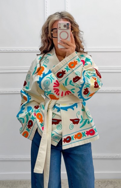 Κιμονό με πολύχρωμα σχέδια