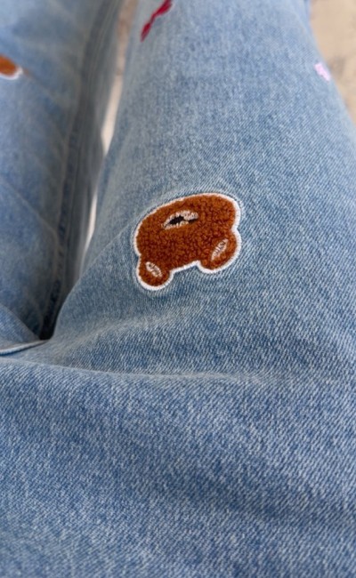 Τζιν παντελόνι με λεπτομέρειες