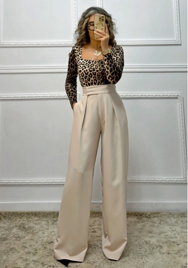 Ψηλόμεση παντελόνα εκρού