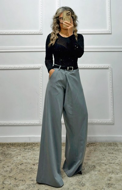 Κορμάκι διαφάνεια με πέτρες