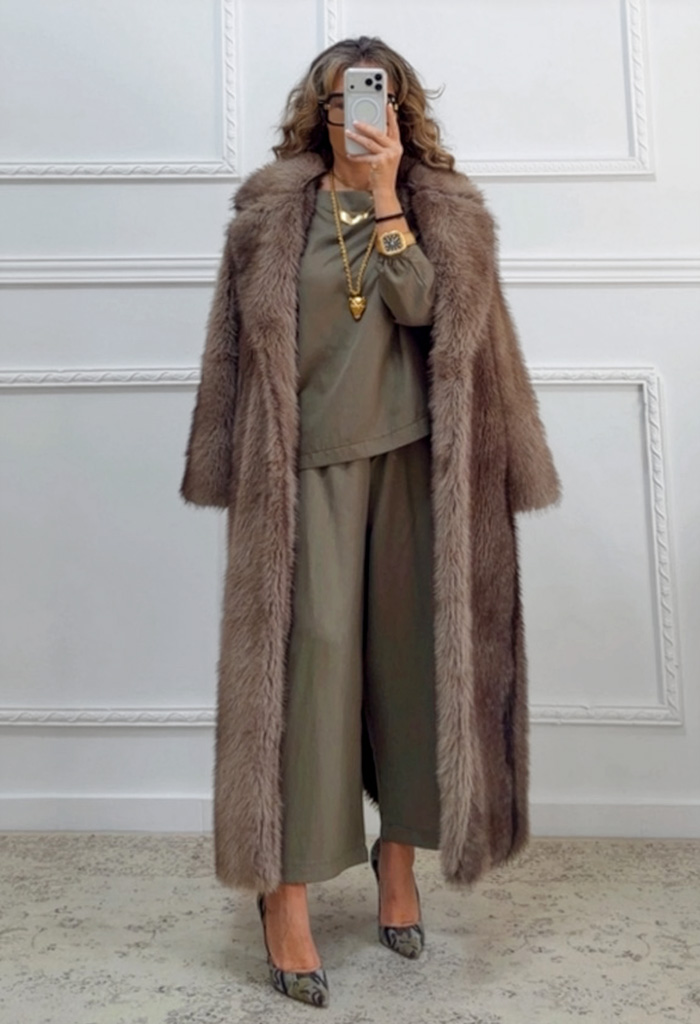 Μακριά oversized γούνα Μακριά oversized γούνα