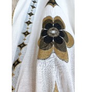 Μακρύ φόρεμα με κεντήματα και ανοιχτή πλάτη 