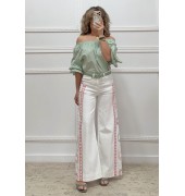 Μπλούζα με βολάν στο μανίκι φυστικί