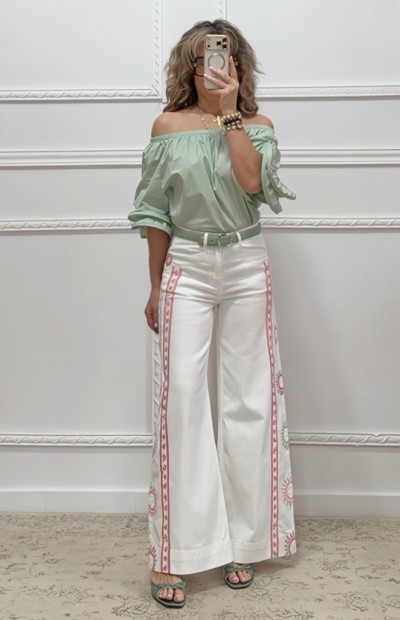 Μπλούζα με βολάν στο μανίκι φυστικί