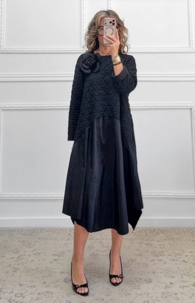 Φόρεμα με ασύμμετρο τελείωμα