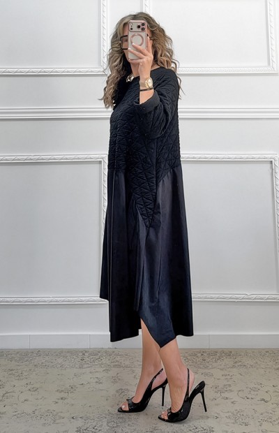 Φόρεμα με ασύμμετρο τελείωμα Φόρεμα με ασύμμετρο τελείωμα