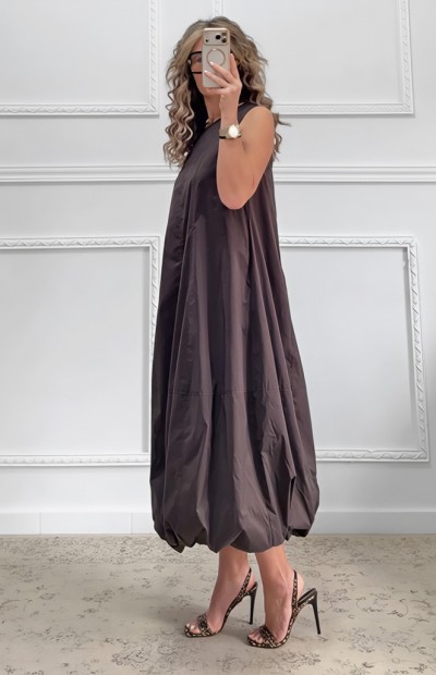 Φόρεμα καφέ της σολάτας Φόρεμα καφέ της σολάτας