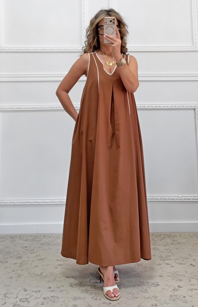 Μακρύ φόρεμα καφέ Μακρύ φόρεμα καφέ