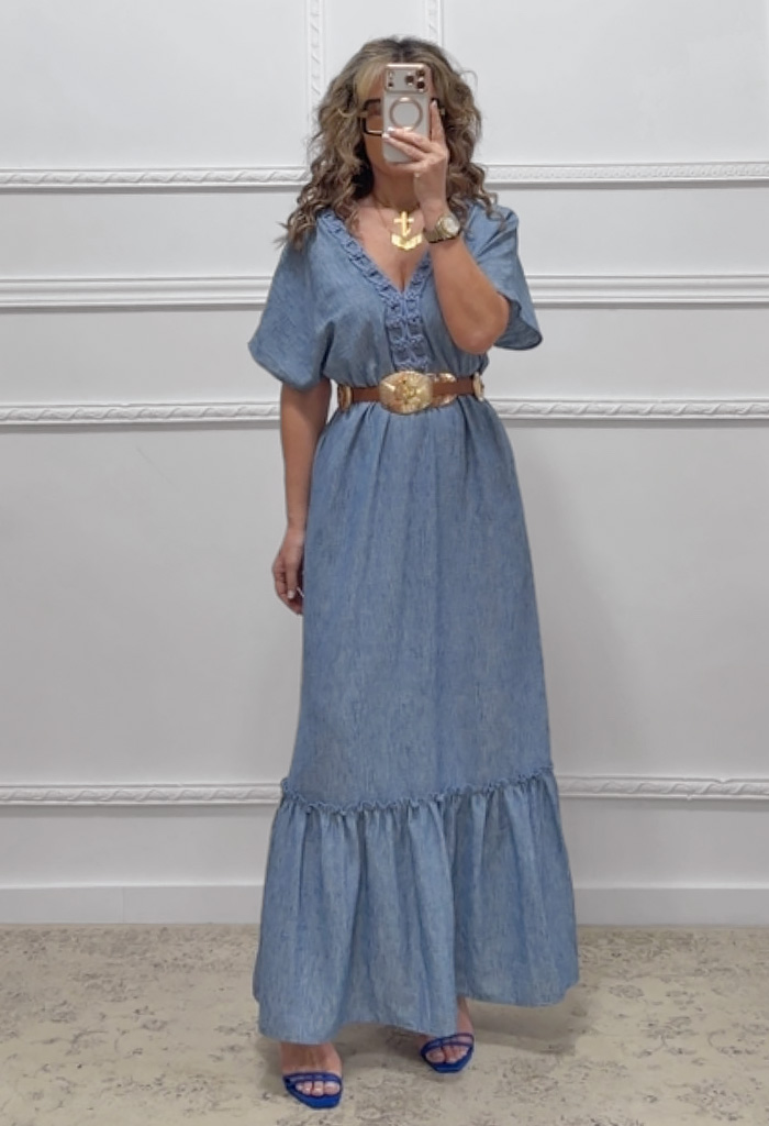 Φόρεμα με V άνοιγμα