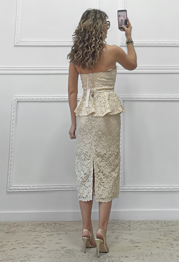 Midi δαντελένιο φόρεμα με peplum