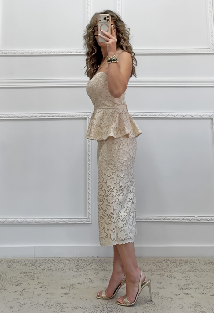 Midi δαντελένιο φόρεμα με peplum