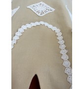 Καφτάνι με χειροποίητες λεπτομέρειες μπεζ Καφτάνι με χειροποίητες λεπτομέρειες μπεζ