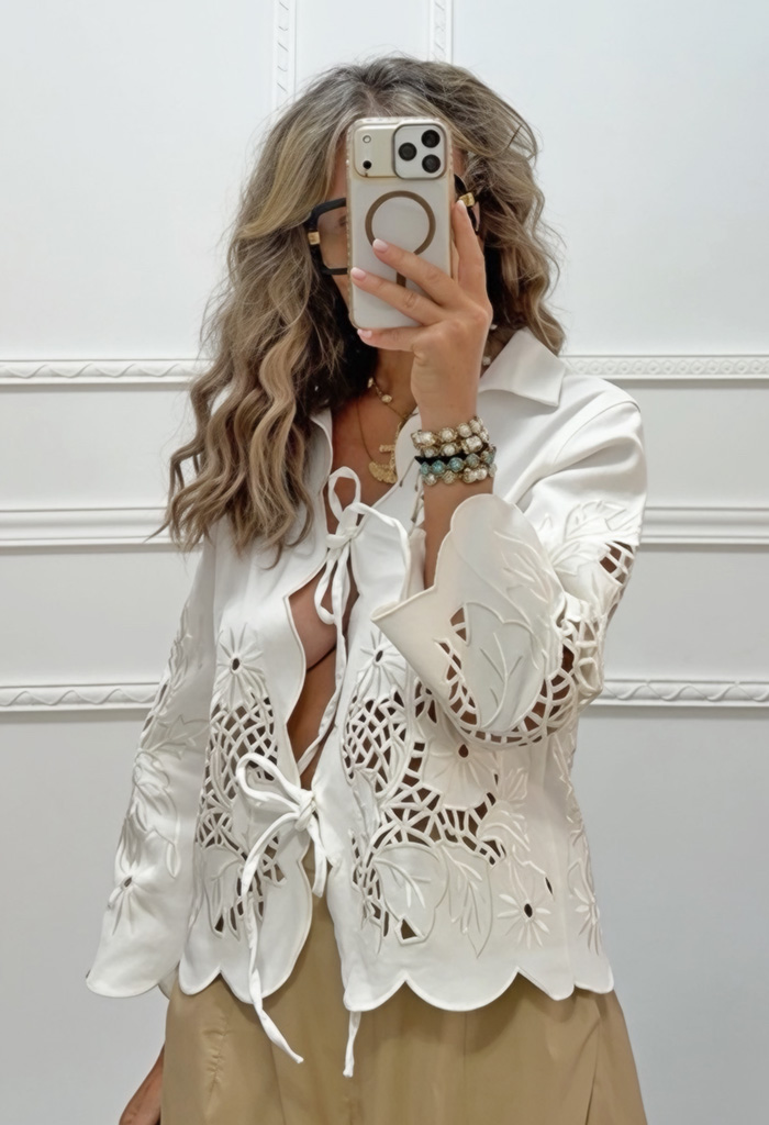 Jacket με διάτρητες λεπτομέρειες Jacket με διάτρητες λεπτομέρειες