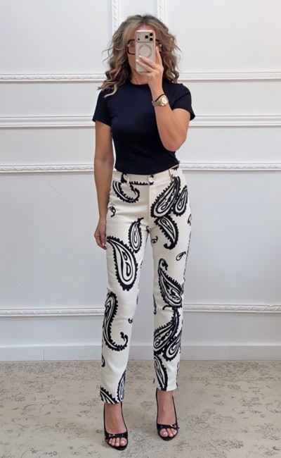 Εφαρμοστό παντελόνι εμπριμέ