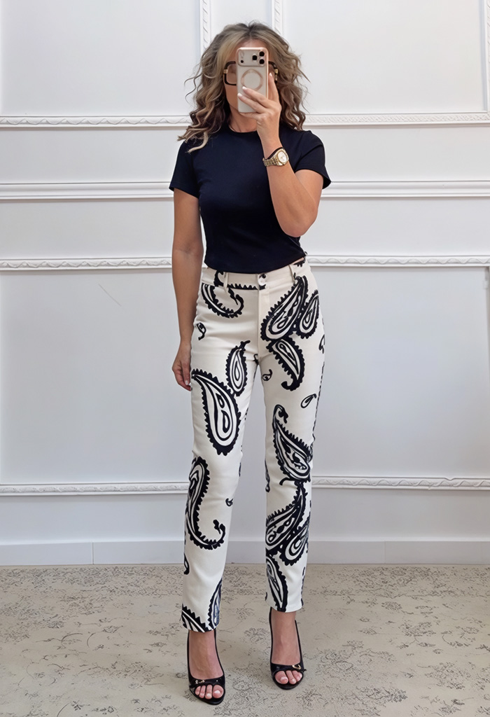 Εφαρμοστό παντελόνι εμπριμέ