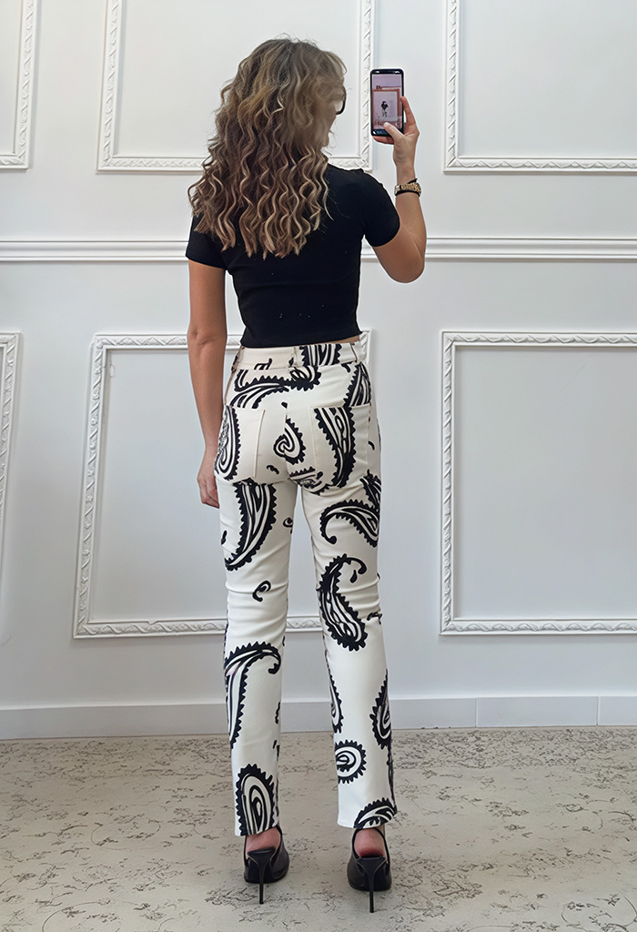 Εφαρμοστό παντελόνι εμπριμέ