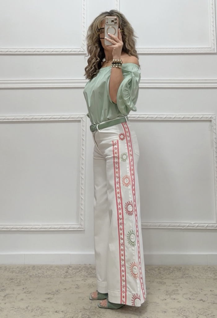 Μπλούζα με βολάν στο μανίκι φυστικί