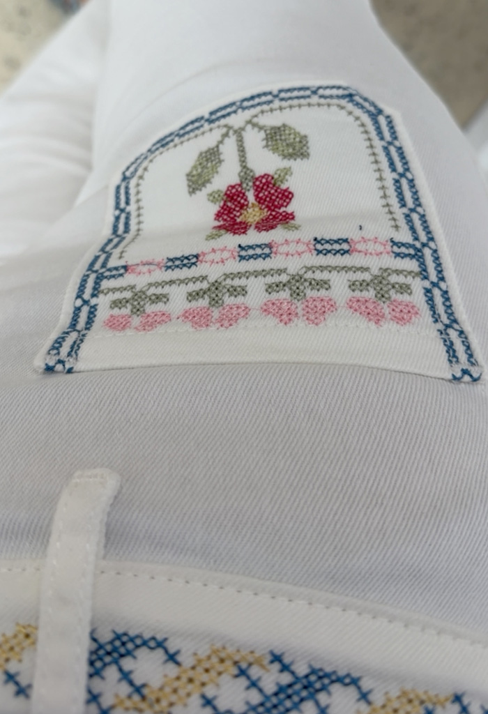 Παντελόνι με κεντήματα