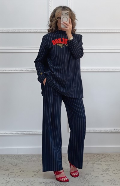 Ριγέ κοστούμι