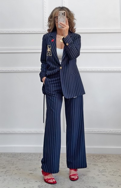 Ριγέ κοστούμι